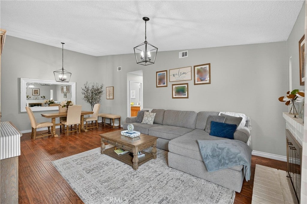 1817 N Solano