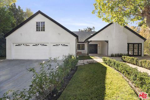 Photo of 3217 Hutton Drive, Beverly Hills, CA 90210 (MLS # 25606971)