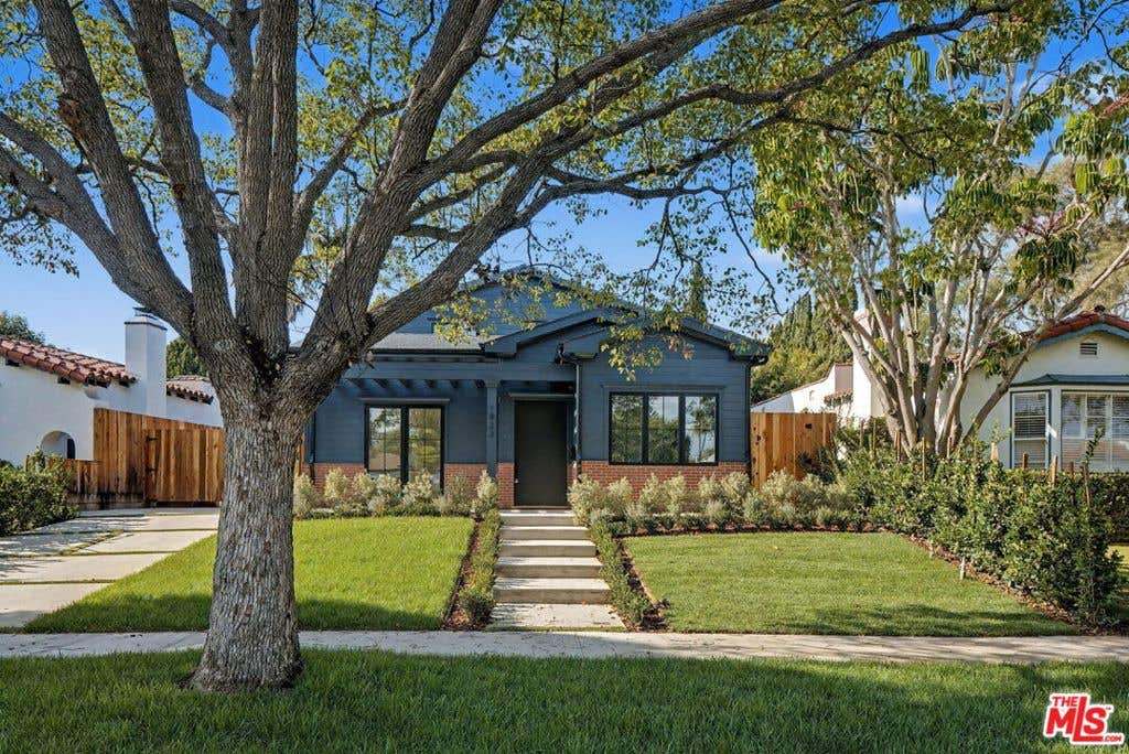 Photo of 1823 S Shenandoah Street, Los Angeles, CA 90035 (MLS # 26872103)