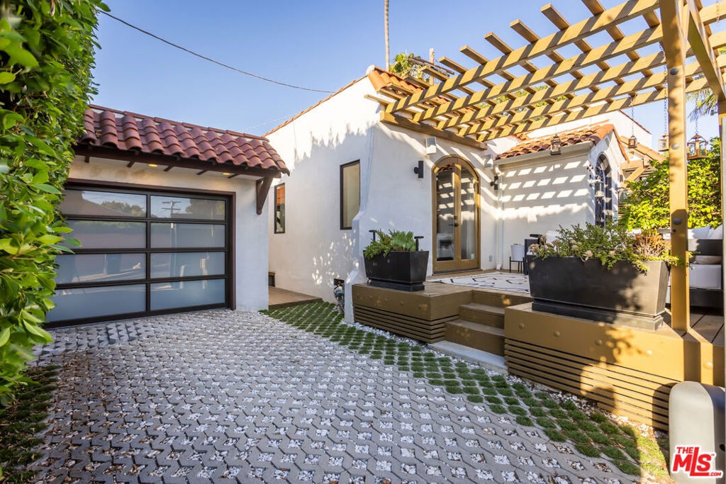 8015 Rosewood Avenue