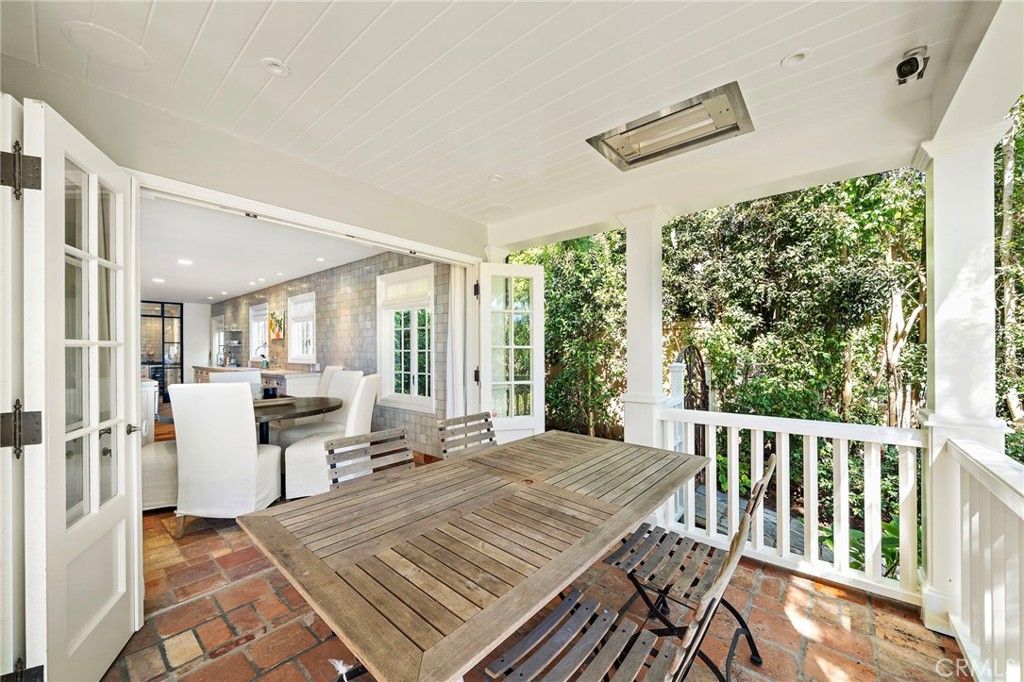 Photo of 464 Holly St, Laguna Beach, CA 92651 (MLS # LG25247726)