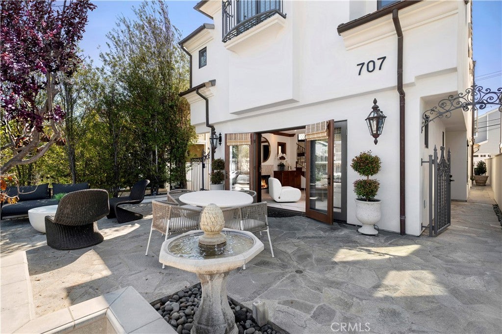 707 Larkspur Avenue