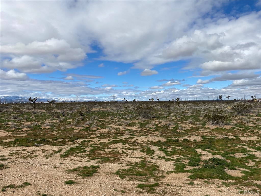 ±4.52 acres of multifamily land available for sale on Bellflower Rd in Adelanto; APN: 0459-104-04. Zoned Medium Density Residential (RM-12), this site allows for development of up to 12 units per acre and has more than 300ft of frontage on paved Bellflower Rd. All utilities are nearby. Property has proximity to Richardson Park and Adelanto Elementary and High Schools, as well as Walmart Supercenter, Stater Bros Market, City Hall, US Post Office, US Bank, Bank of America, McDonalds, Del Taco, KFC, Arby’s, and more. This site is also in proximity to support the growth of nearby Southern California Logistics Airport, a rapidly growing industrial development housing such Fortune 500 companies as Amazon, Goodyear Tire, Boeing, GE Aviation, M&M/MARS, General Atomics, and more. Adelanto continues to establish itself as an up-and-coming industrial stronghold as available land and workforce allow for a heavy demand from logistics and manufacturing companies. Buyer to verify all information contained herein. Agent and their representatives are not responsible for the accuracy of these claims.