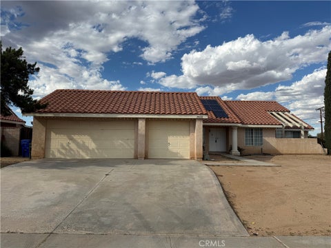Photo of 20682 Pahute Road, Apple Valley, CA 92308 (MLS # HD26210114)