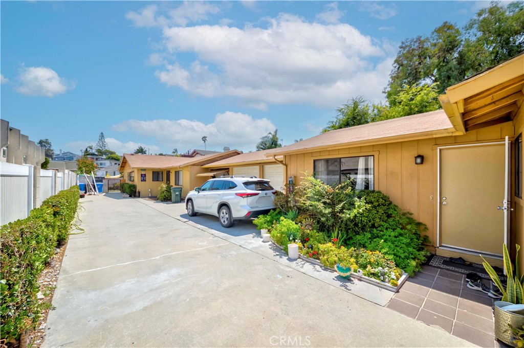 2418 Clark Lane