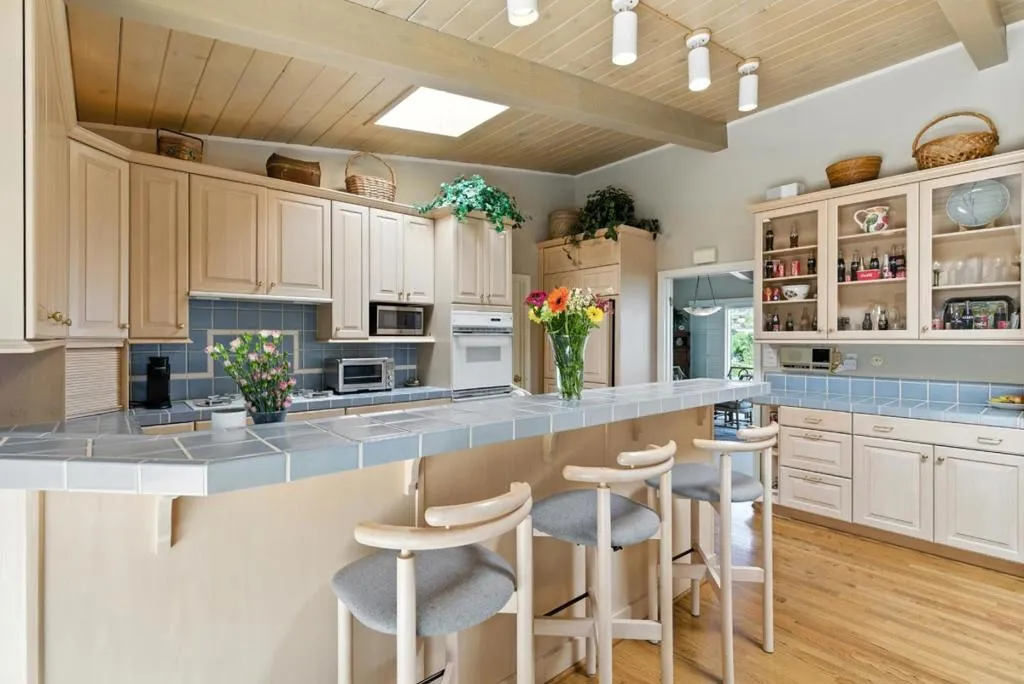 San Carlos, California 94070, United States, 4 Bedrooms Bedrooms, ,4 BathroomsBathrooms,Residential,Active,177553