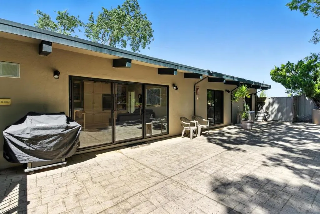 San Carlos, California 94070, United States, 4 Bedrooms Bedrooms, ,4 BathroomsBathrooms,Residential,Active,177553