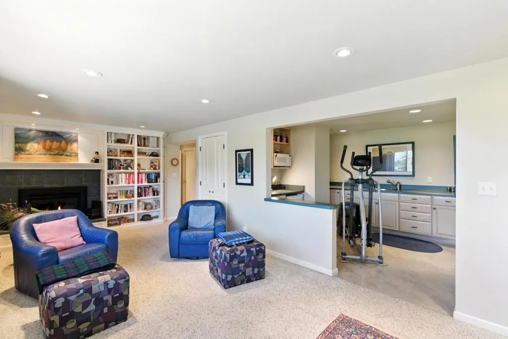 San Carlos, California 94070, United States, 4 Bedrooms Bedrooms, ,4 BathroomsBathrooms,Residential,Active,177553