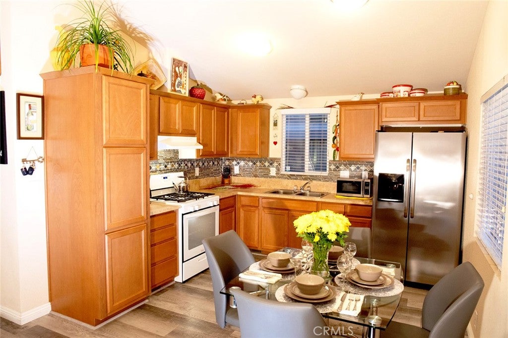 327 W Wilson Street 23