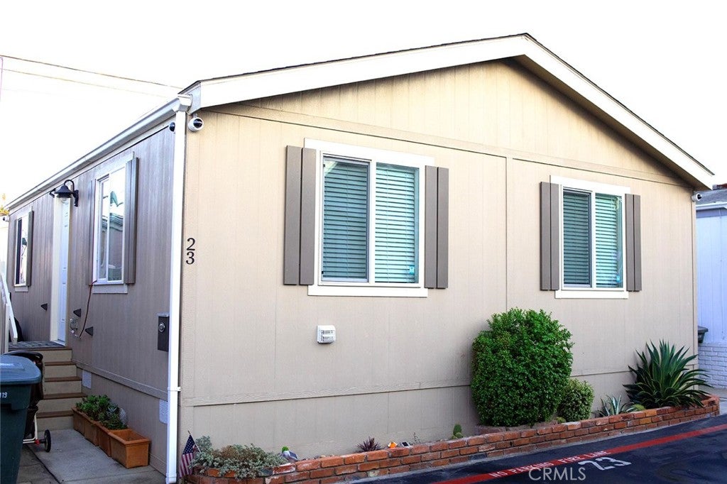 327 W Wilson Street 23