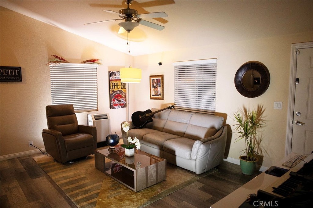 327 W Wilson Street 23