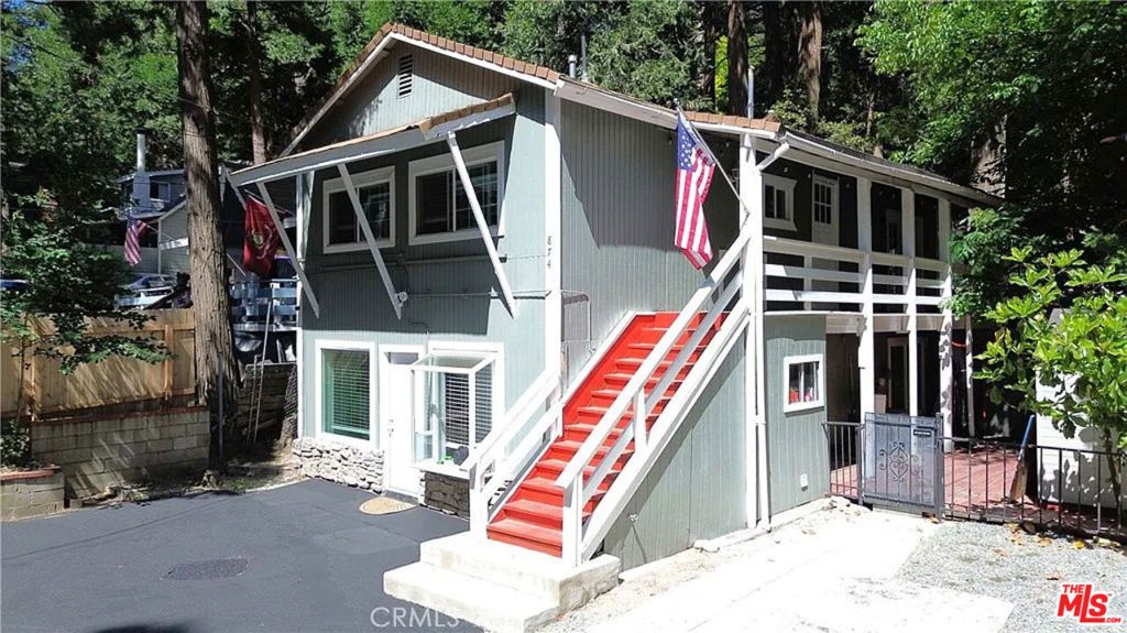 Photo of 874 Fern Drive, Crestline, CA 92325 (MLS # 26658245)