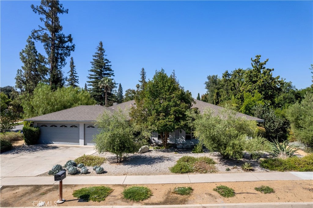 352 Campbell Avenue