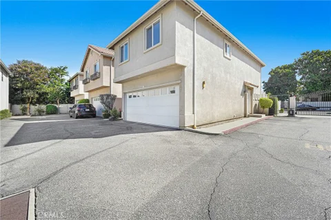 MLS: SR26195721