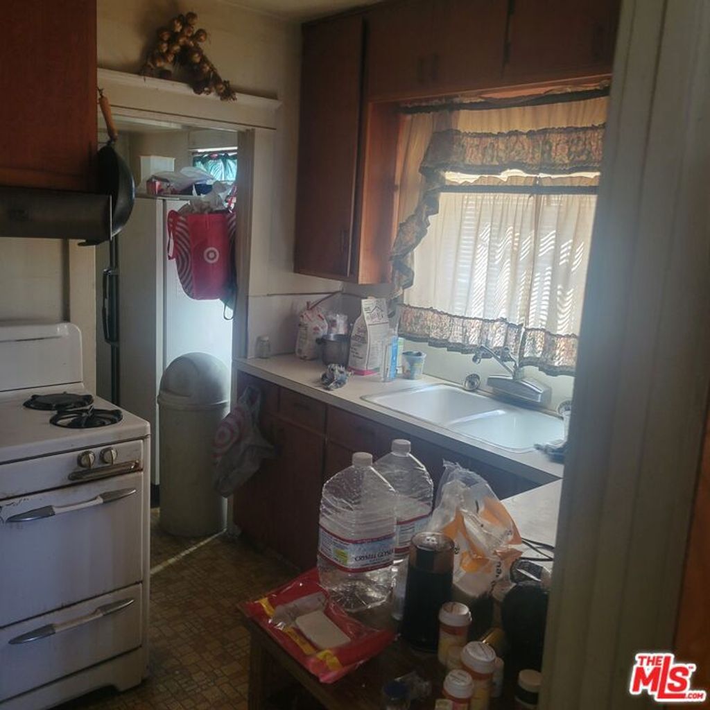 Photo of 2432 Exposition Place, Los Angeles, CA 90018 (MLS # 24359513)