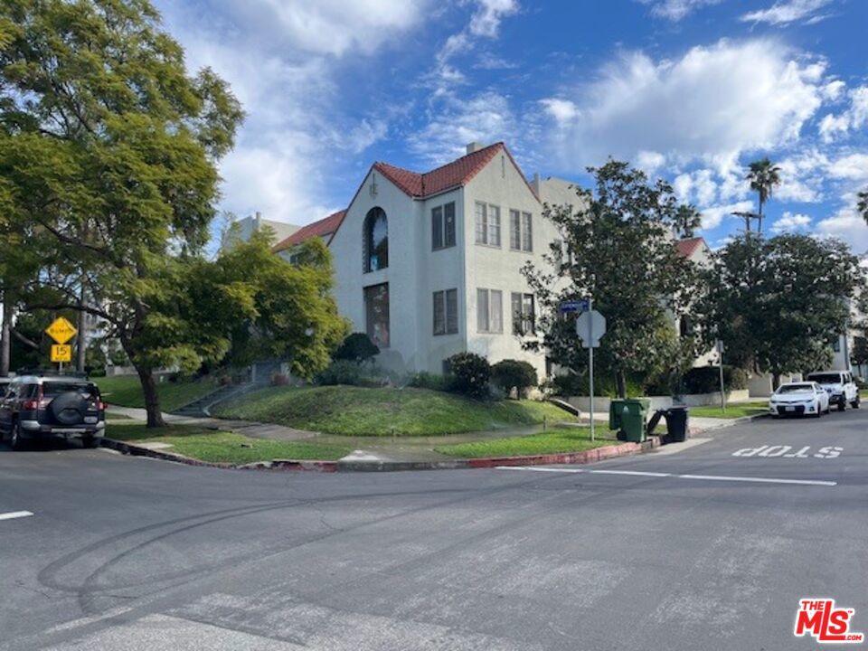 1040 S Longwood Avenue