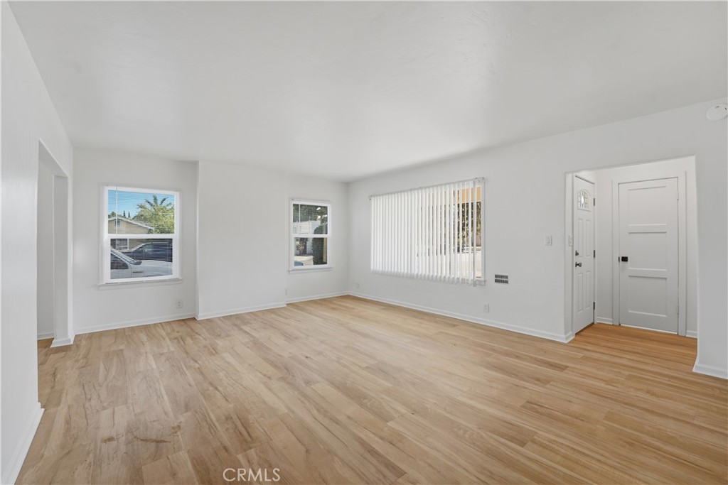 800 N Clementine Street