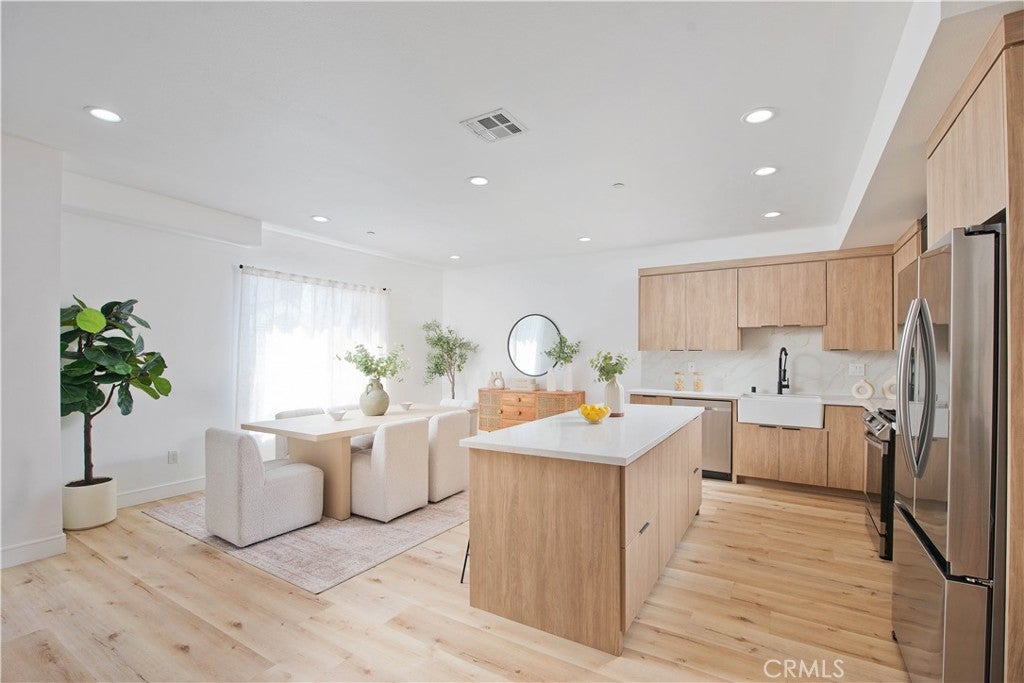 542 N Serrano Avenue, Los Angeles CA 90004