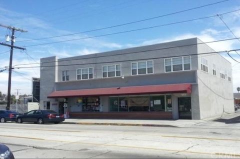 Photo of 1464 Cherry Ave Ave, Long Beach, CA 90813 (MLS # PW25208001) Photo of 1464 Cherry Ave Ave, Long Beach, CA 90813 (MLS # PW25208001)