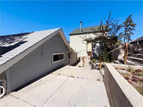Photo of 718 Blue Jay RD, Big Bear Lake, CA 92315 (MLS # IV26105678)