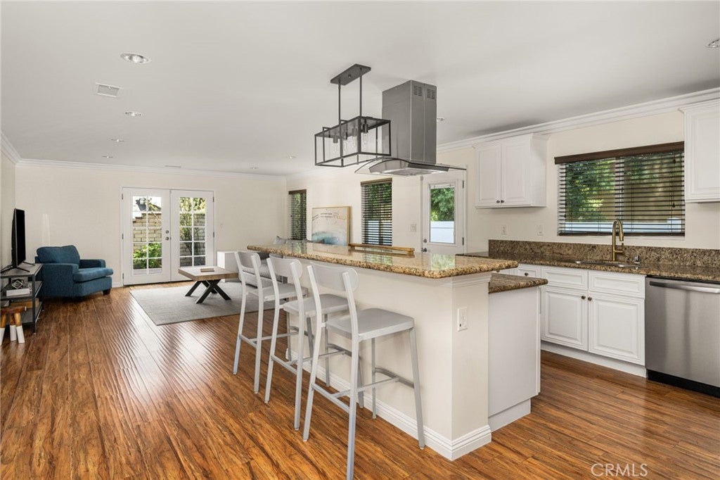 2152 N Greenbrier Road