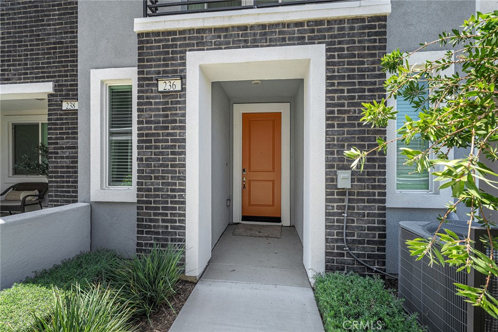 236 lockhart Way