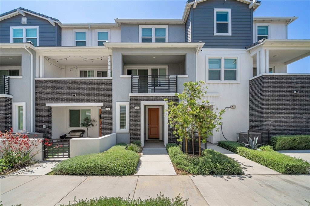 236 lockhart Way WAY