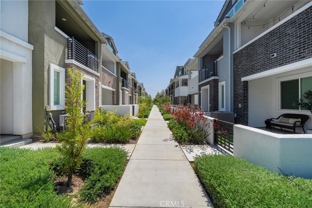 236 lockhart Way