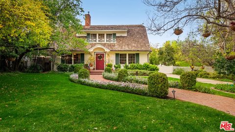 Photo of 1625 Opechee Way, Glendale, CA 91208 (MLS # 26666275)