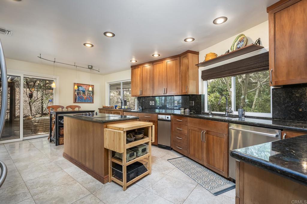 11133 VALLEY LIGHTS DR.