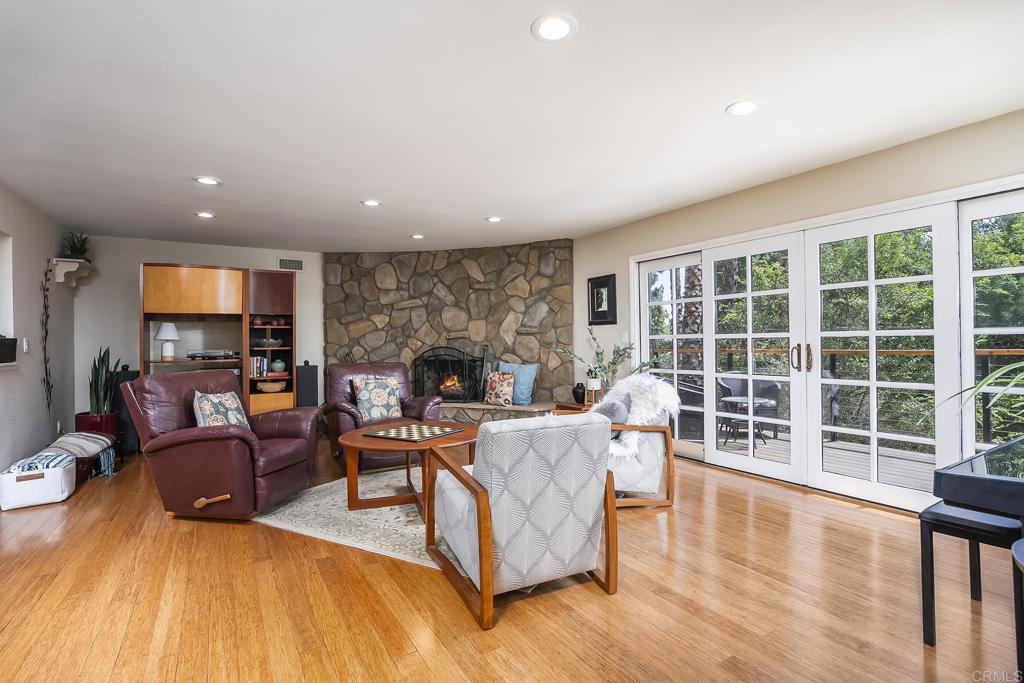 11133 VALLEY LIGHTS DR.