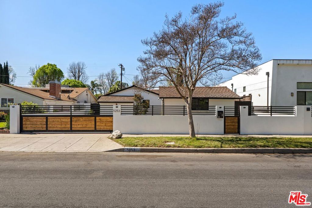 Photo of 5253 Buffalo Avenue, Sherman Oaks, CA 91401 (MLS # 26830985)