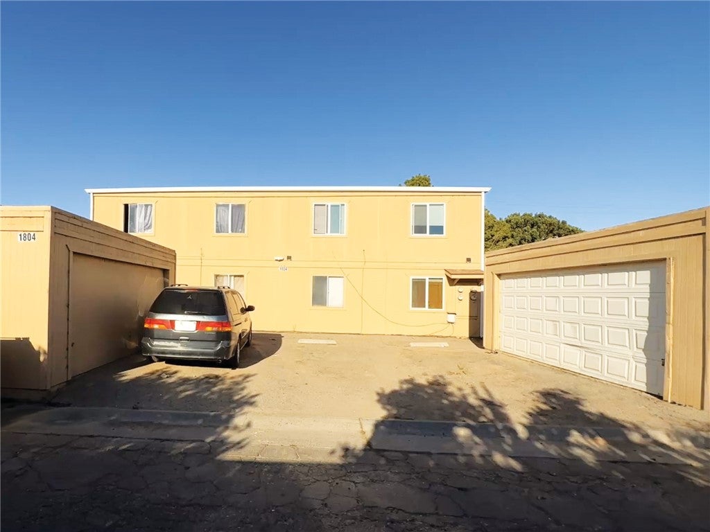1804 S Thornburg
