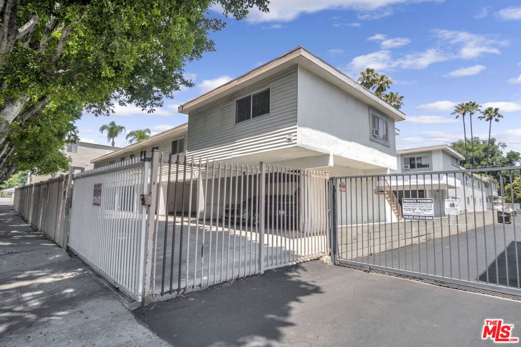 Properties 3 20234 Roscoe Boulevard
