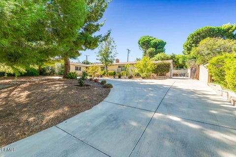 Photo of 42041 Ivesgrove Drive, Quartz Hill, CA 93536 (MLS # P1-29014)