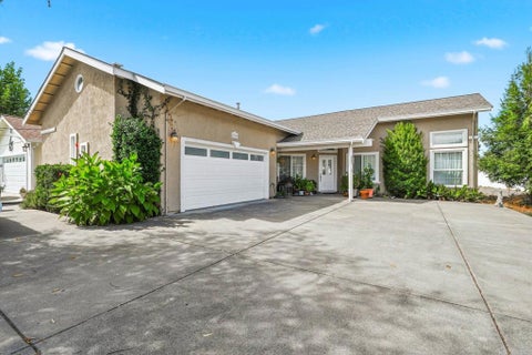 Photo of 17905 Bunker Road, Hidden Valley Lake, CA 95467 (MLS # NDP2608972)