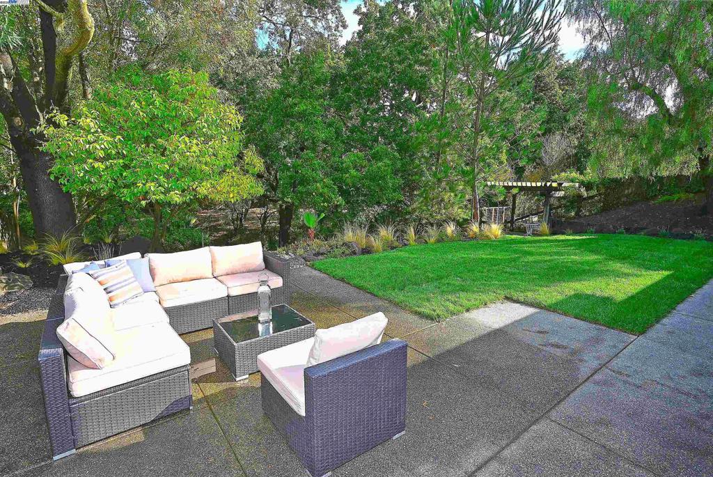 VINTAGE HILLS - Residential