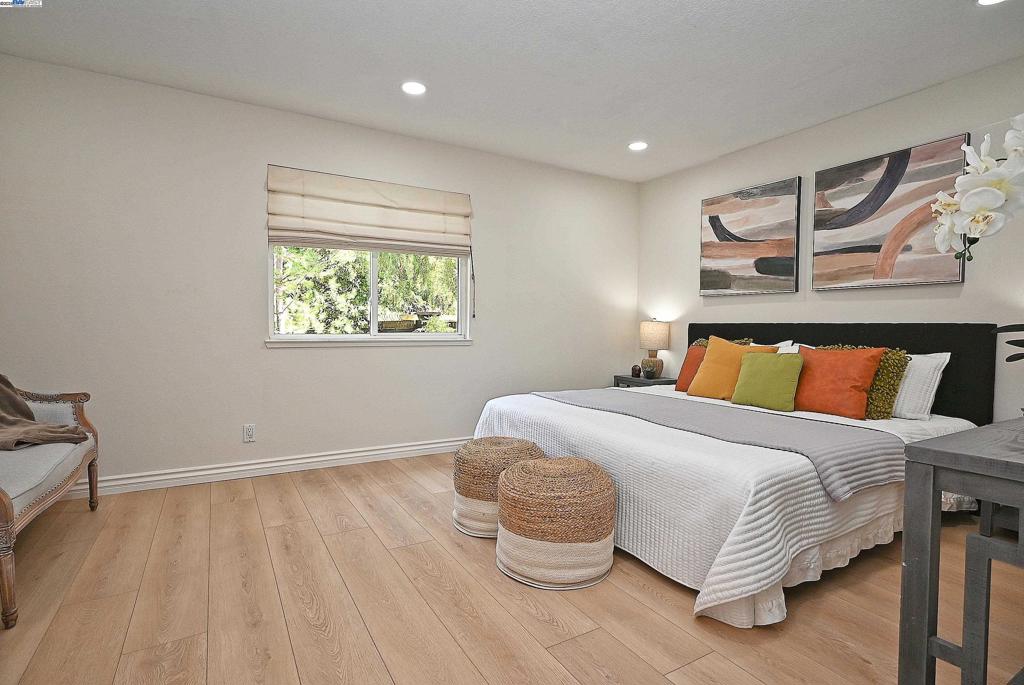 VINTAGE HILLS - Residential