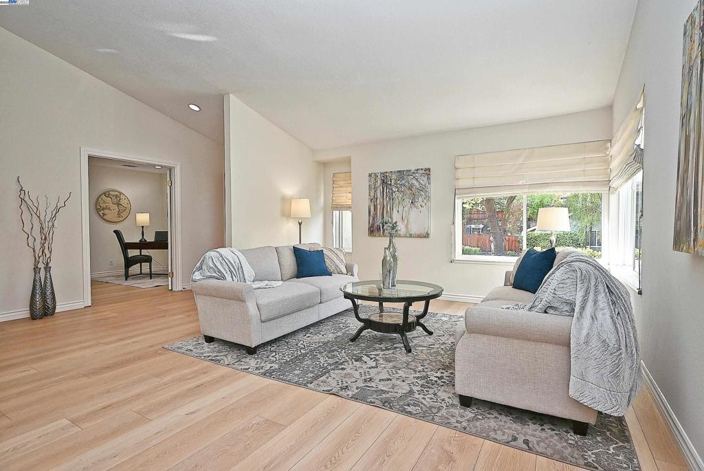 VINTAGE HILLS - Residential