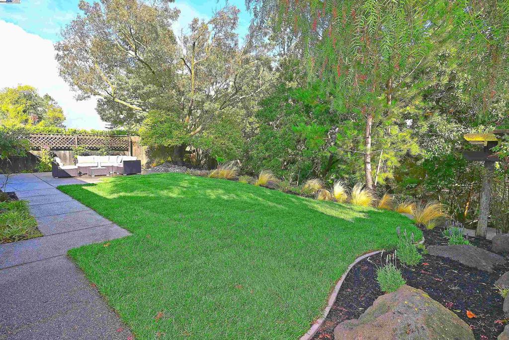VINTAGE HILLS - Residential