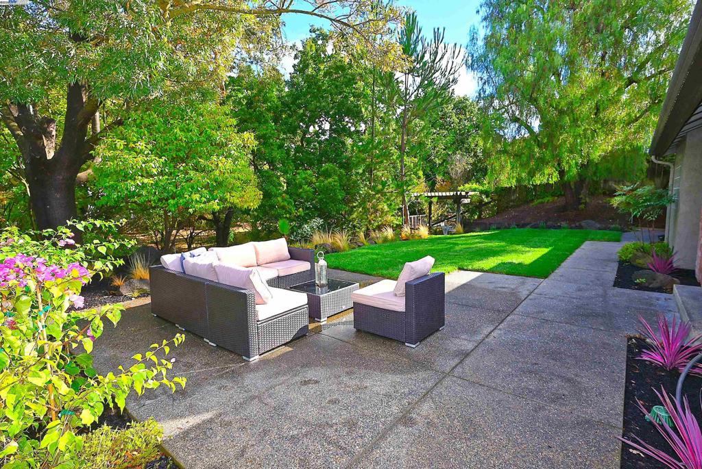 VINTAGE HILLS - Residential