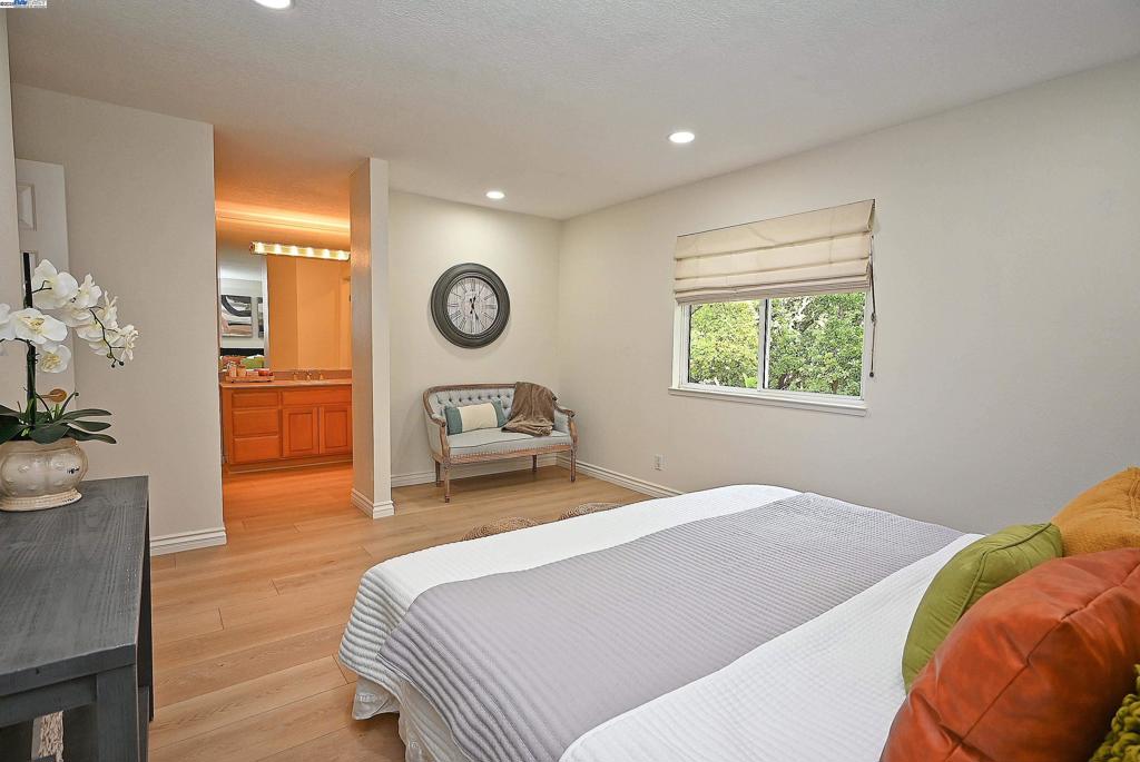 VINTAGE HILLS - Residential