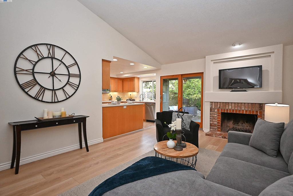 VINTAGE HILLS - Residential