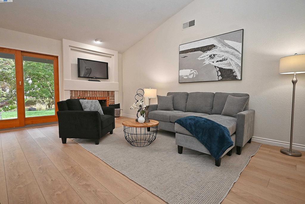 VINTAGE HILLS - Residential