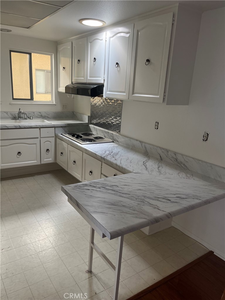 834 Unit P Ronda Mendoza