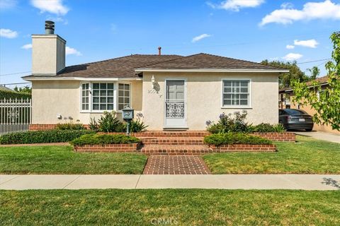 Photo of 2000 N Britton DR, Long Beach, CA 90815 (MLS # PW26146969)