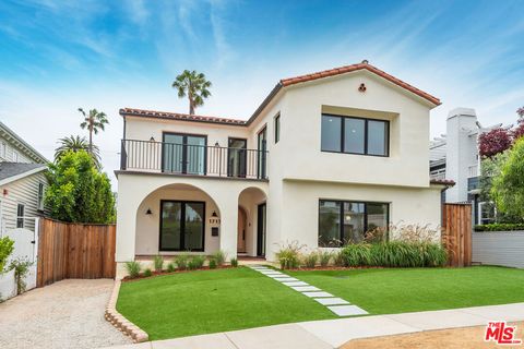 1713 Pier Avenue Santa Monica CA 90405