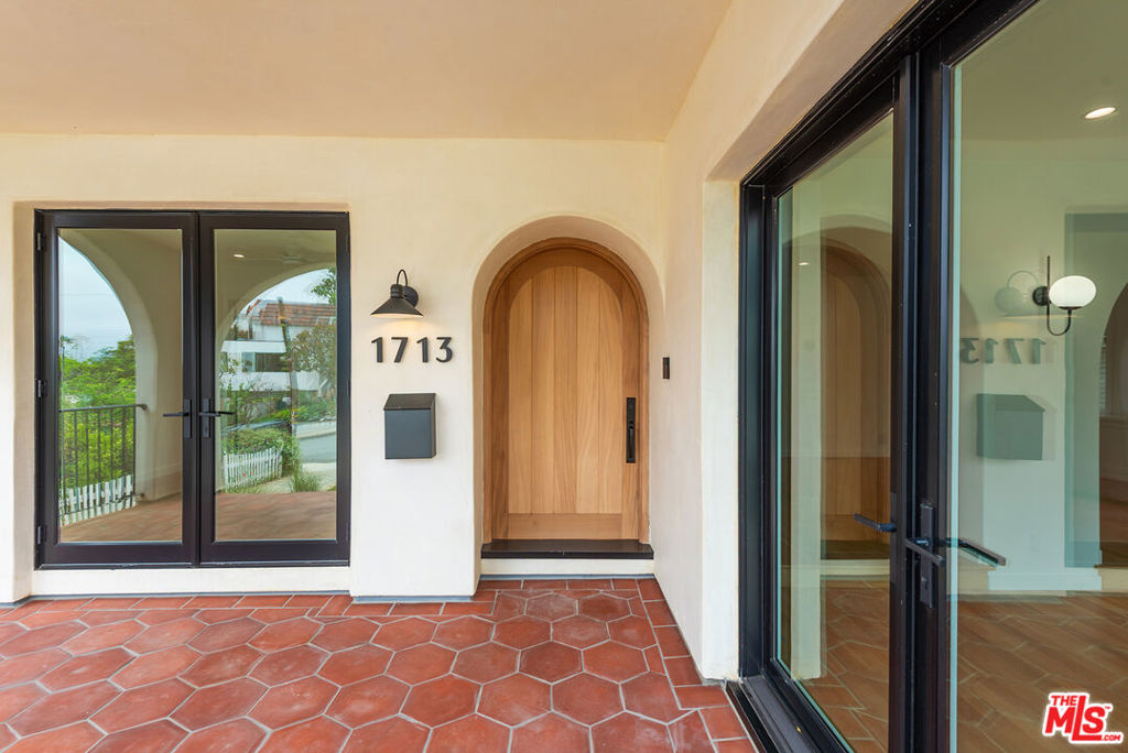 1713 Pier Avenue