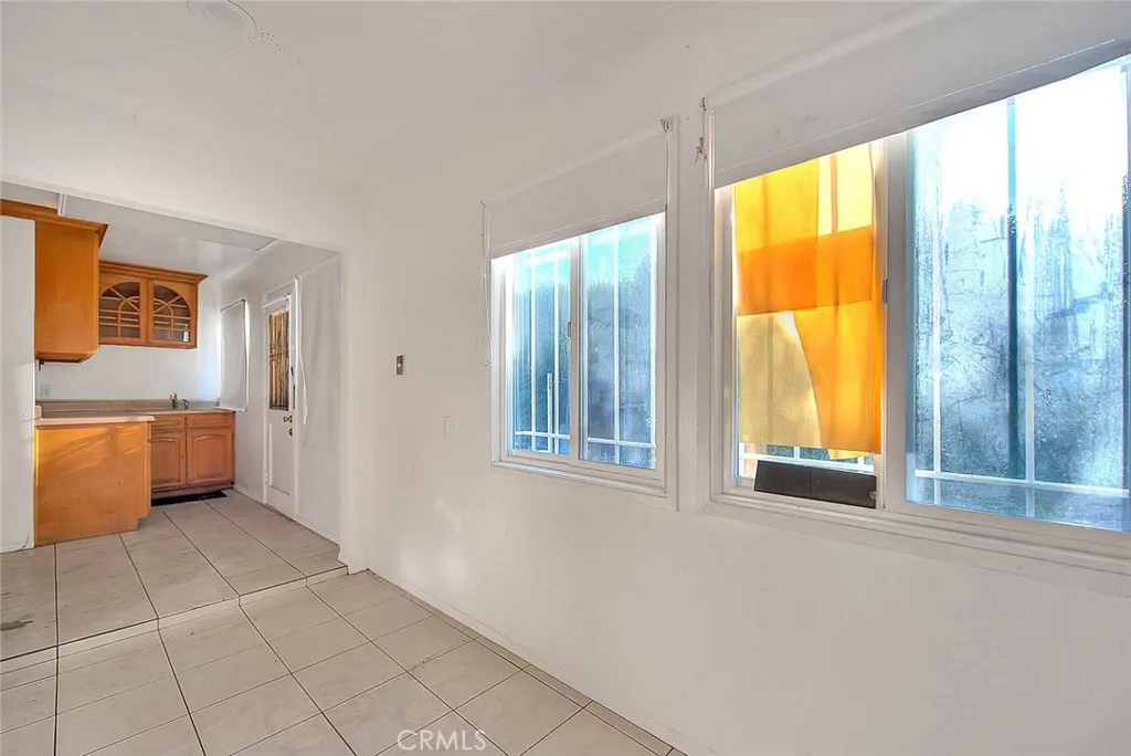 Los Angeles, California 90047, United States, 4 Bedrooms Bedrooms, ,3 BathroomsBathrooms,Residential,Active,182050