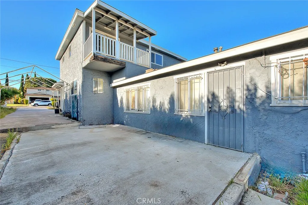 Los Angeles, California 90047, United States, 4 Bedrooms Bedrooms, ,3 BathroomsBathrooms,Residential,Active,182050